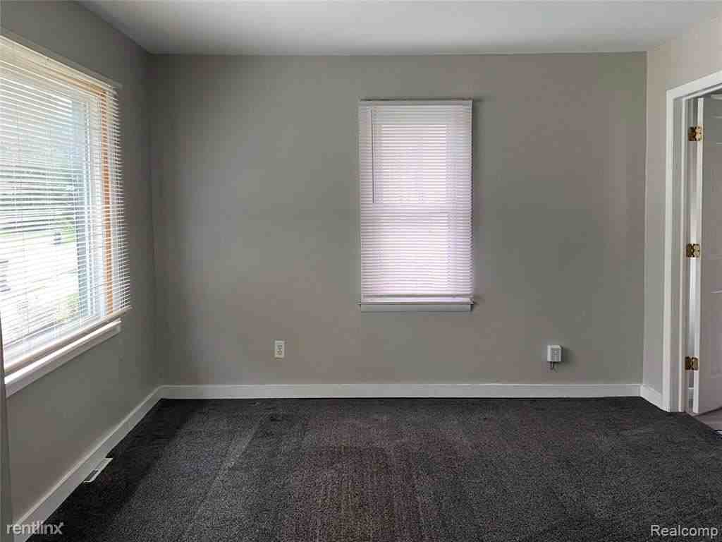 22608 Stephens St - Photo 3 of 19