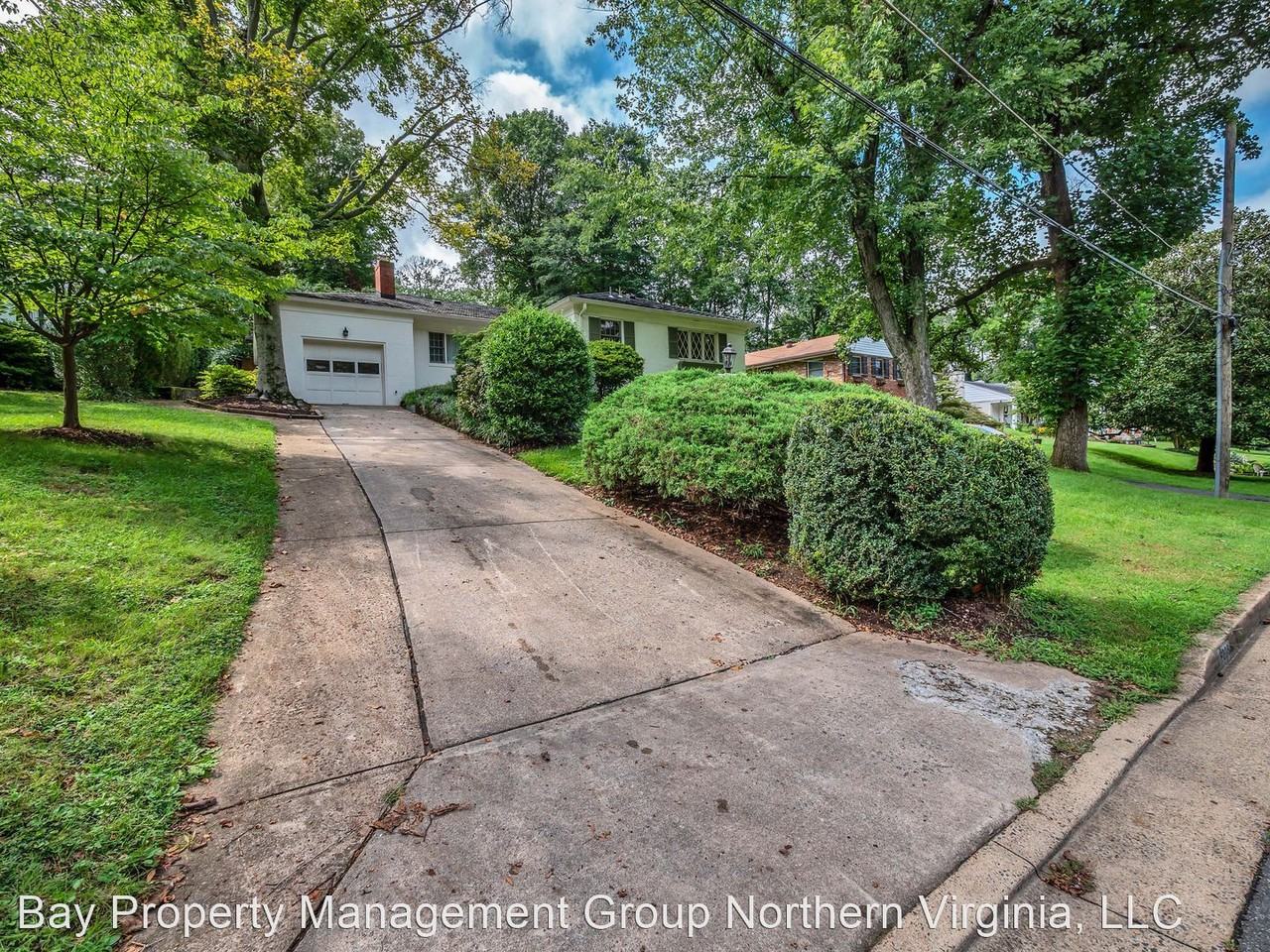 6208 Tally Ho Ln - Photo 2 of 26