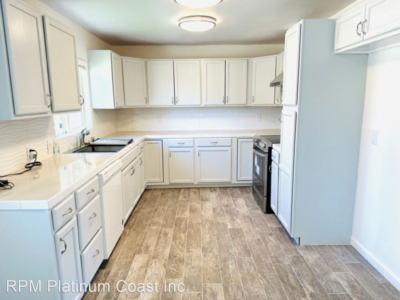7421 N Maple Ave - Photo 3 of 19
