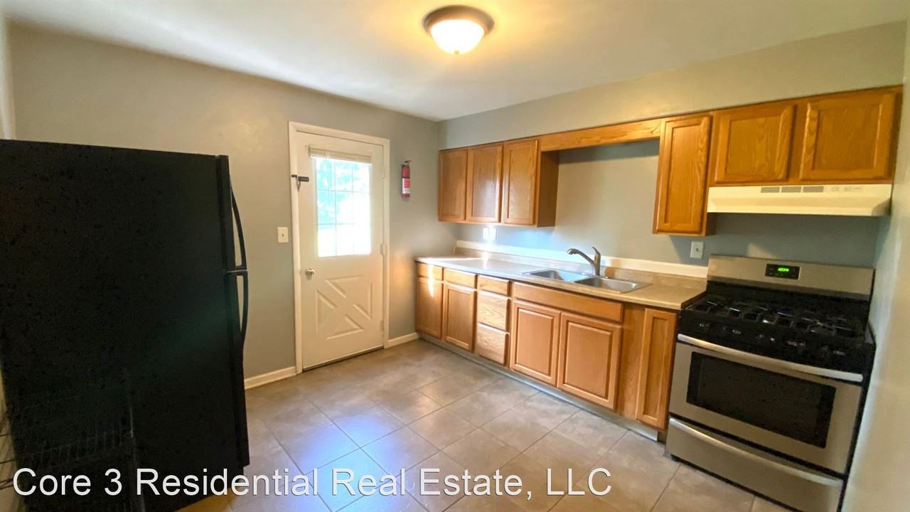 205 & 207 Briarbrook Drive - Photo 3 of 9