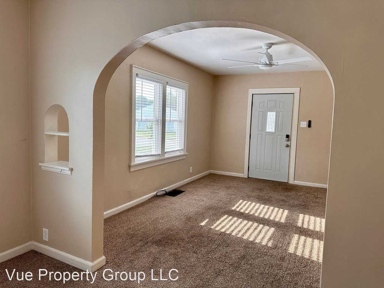 2510 College Ave - Photo 3 of 10