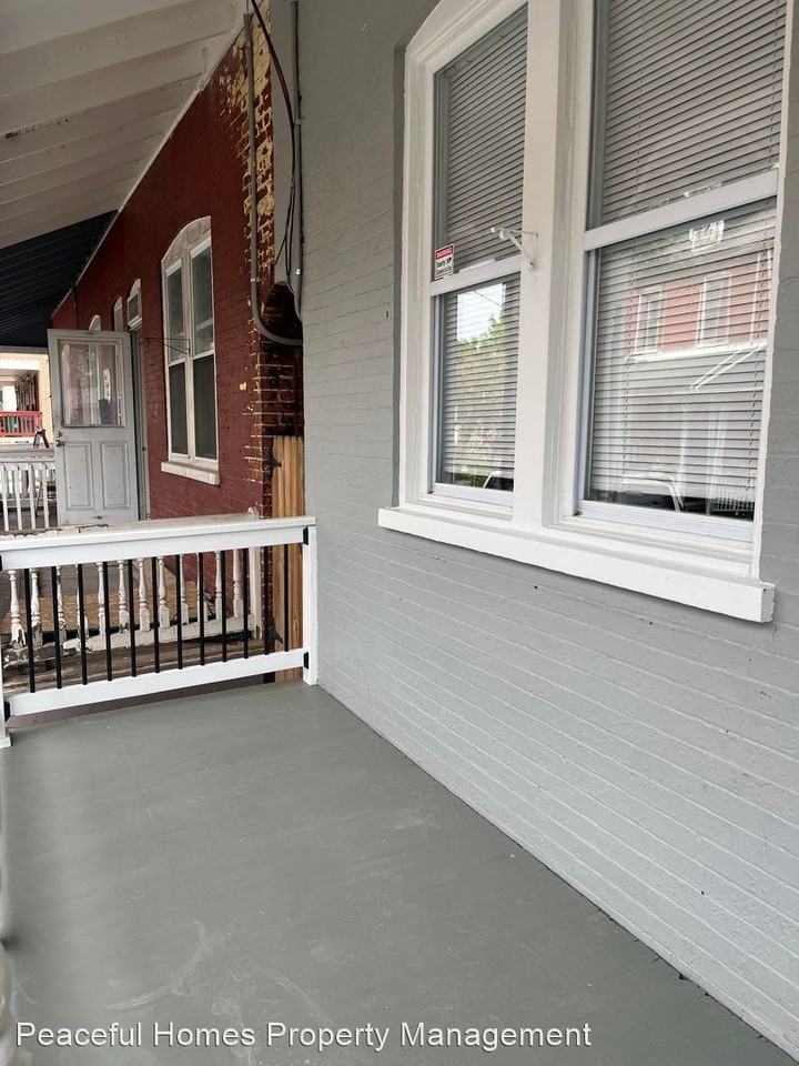 427 Green St - Photo 2 of 15