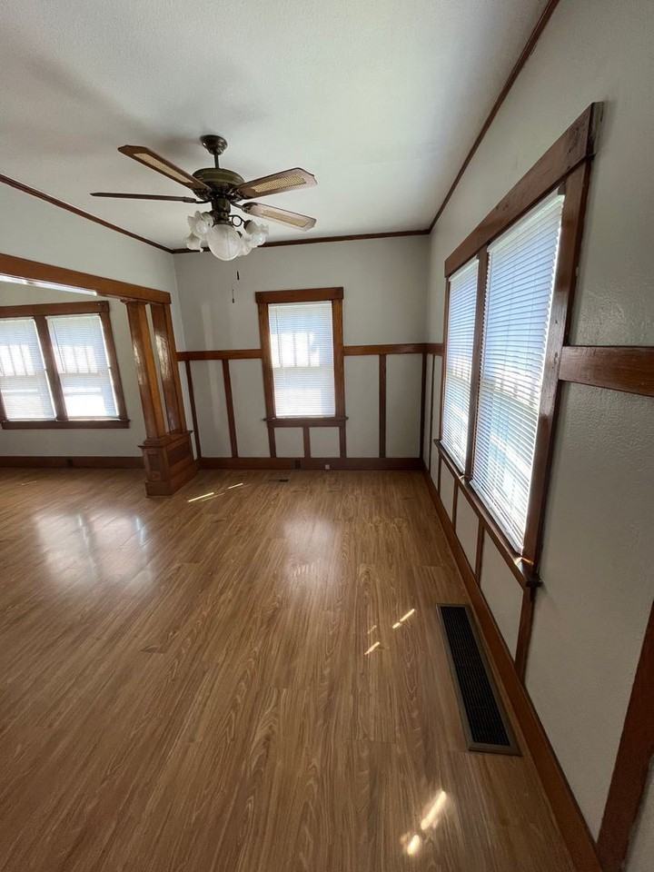 318 S 17th St - Photo 3 of 7