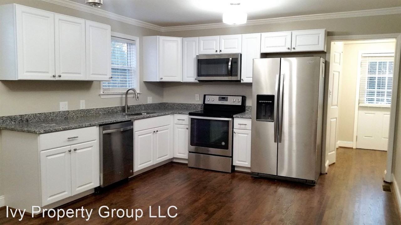 2401 Roslyn Ave - Photo 3 of 7