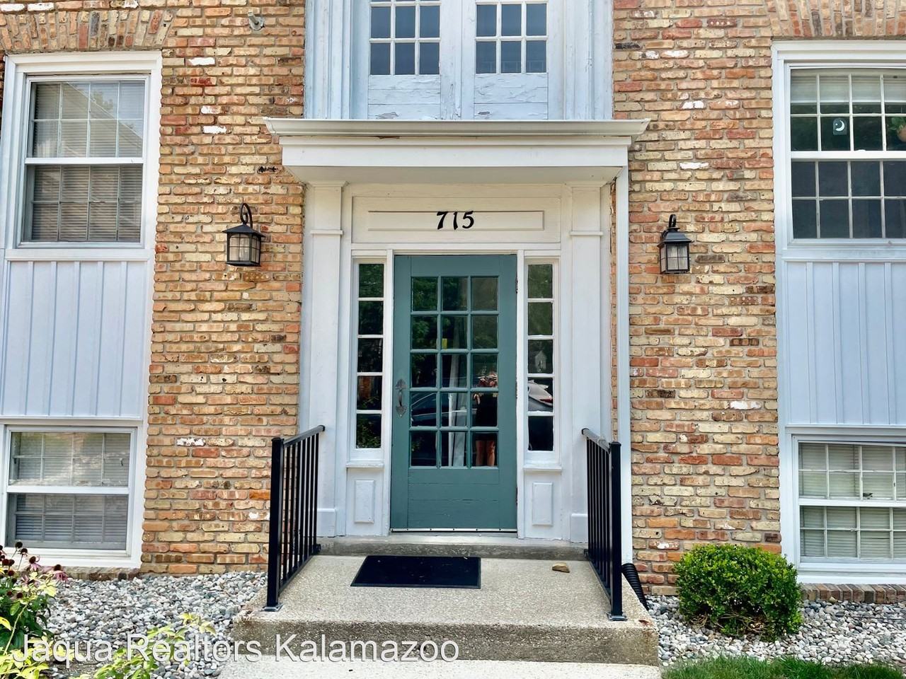 715 Whitcomb St - Photo 3 of 10