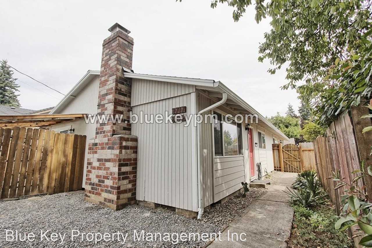 2717 O St - Photo 2 of 12