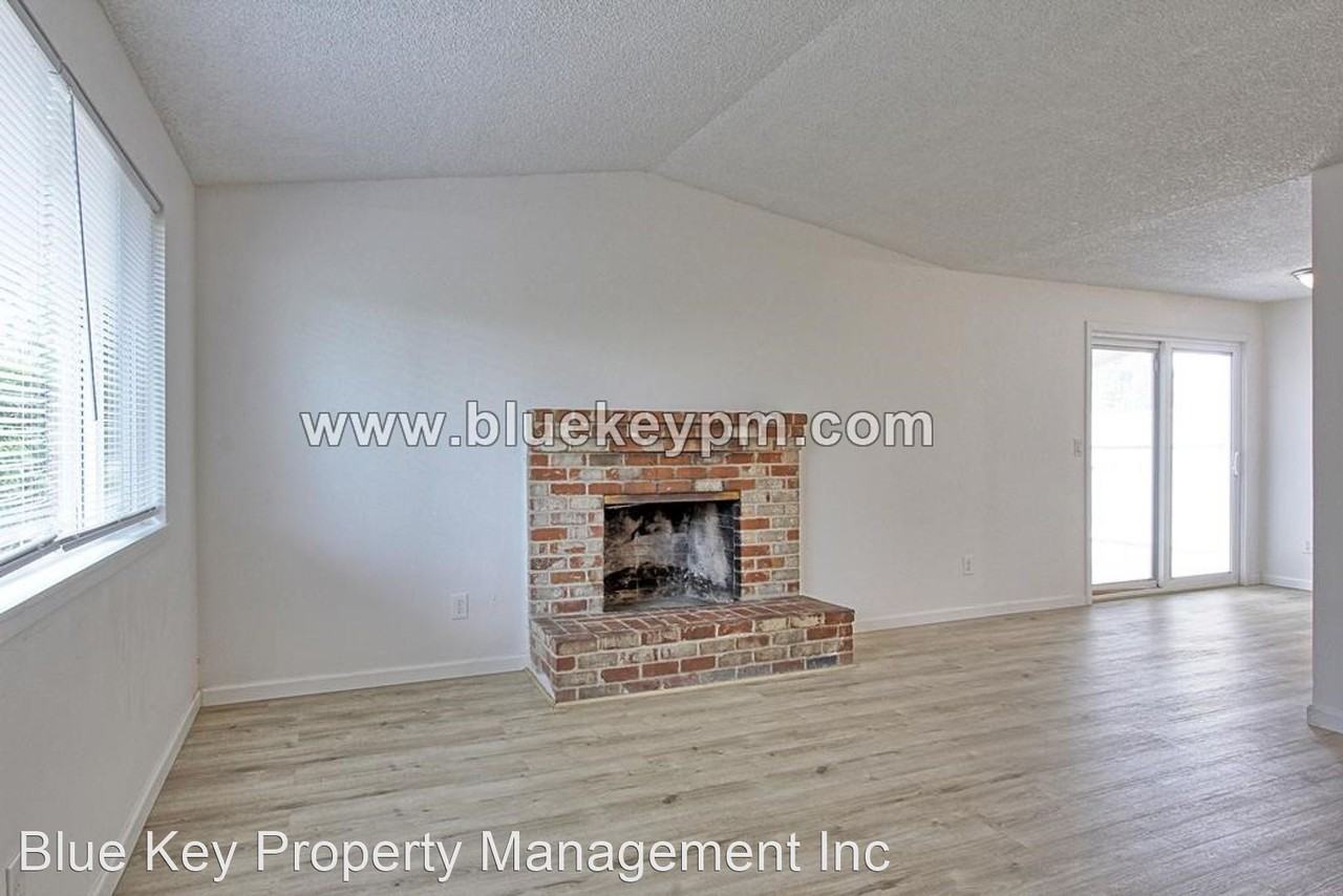 2717 O St - Photo 3 of 12