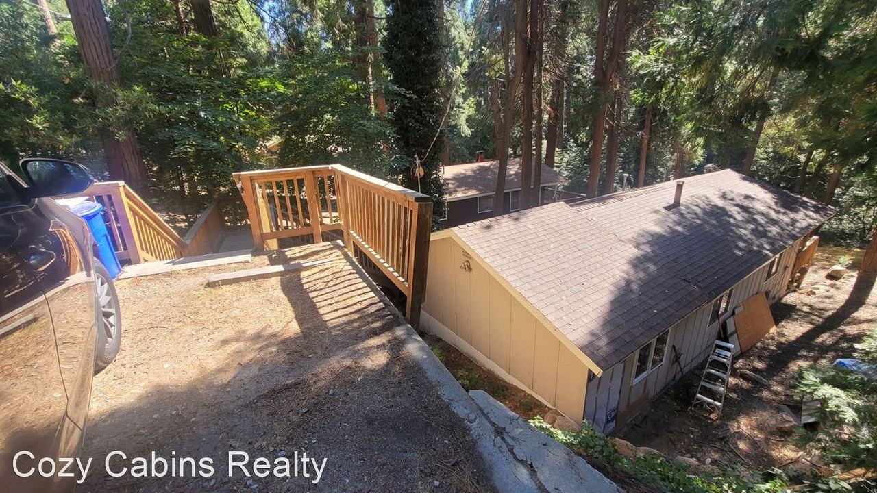 1110 Saturn Way - Photo 3 of 14