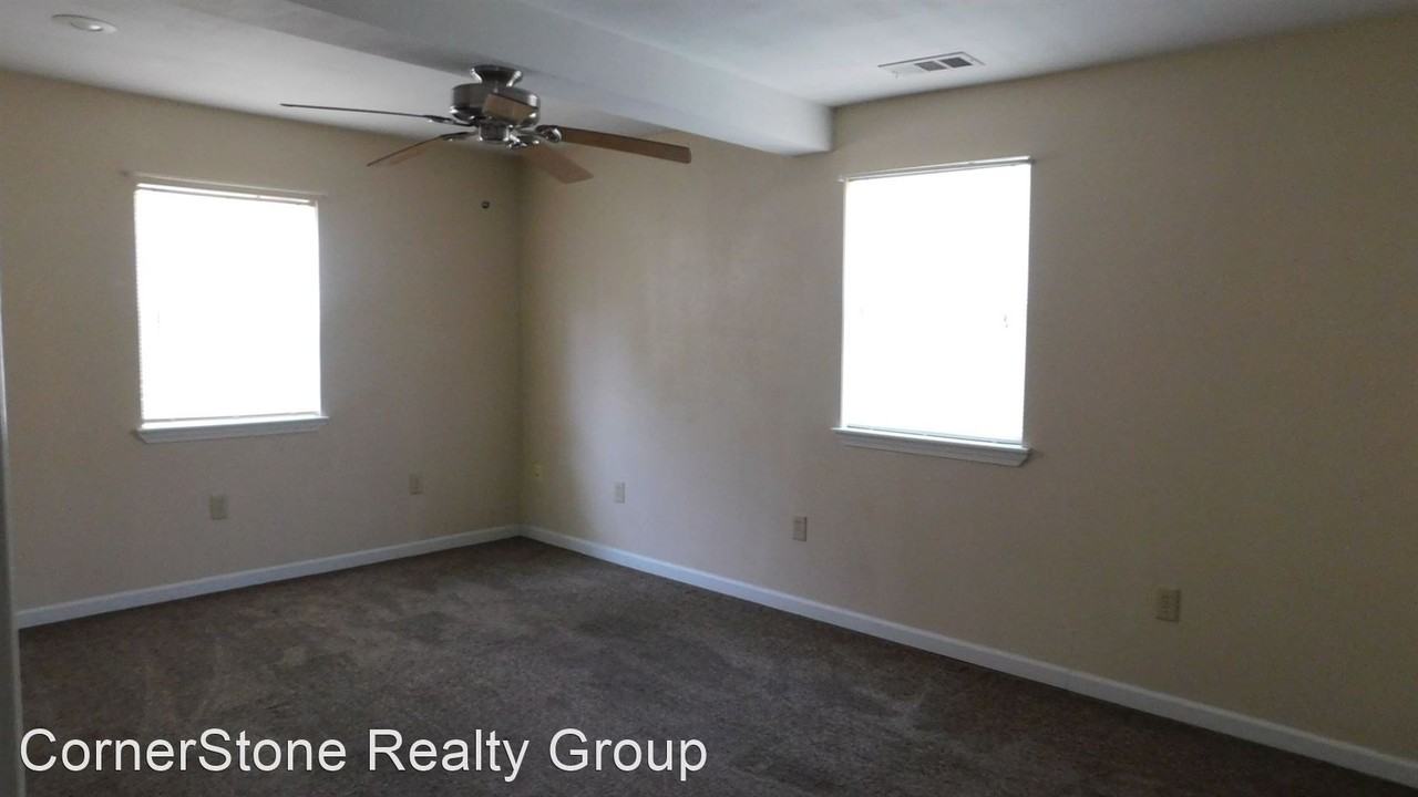 200 E Greenwood St - Photo 2 of 6