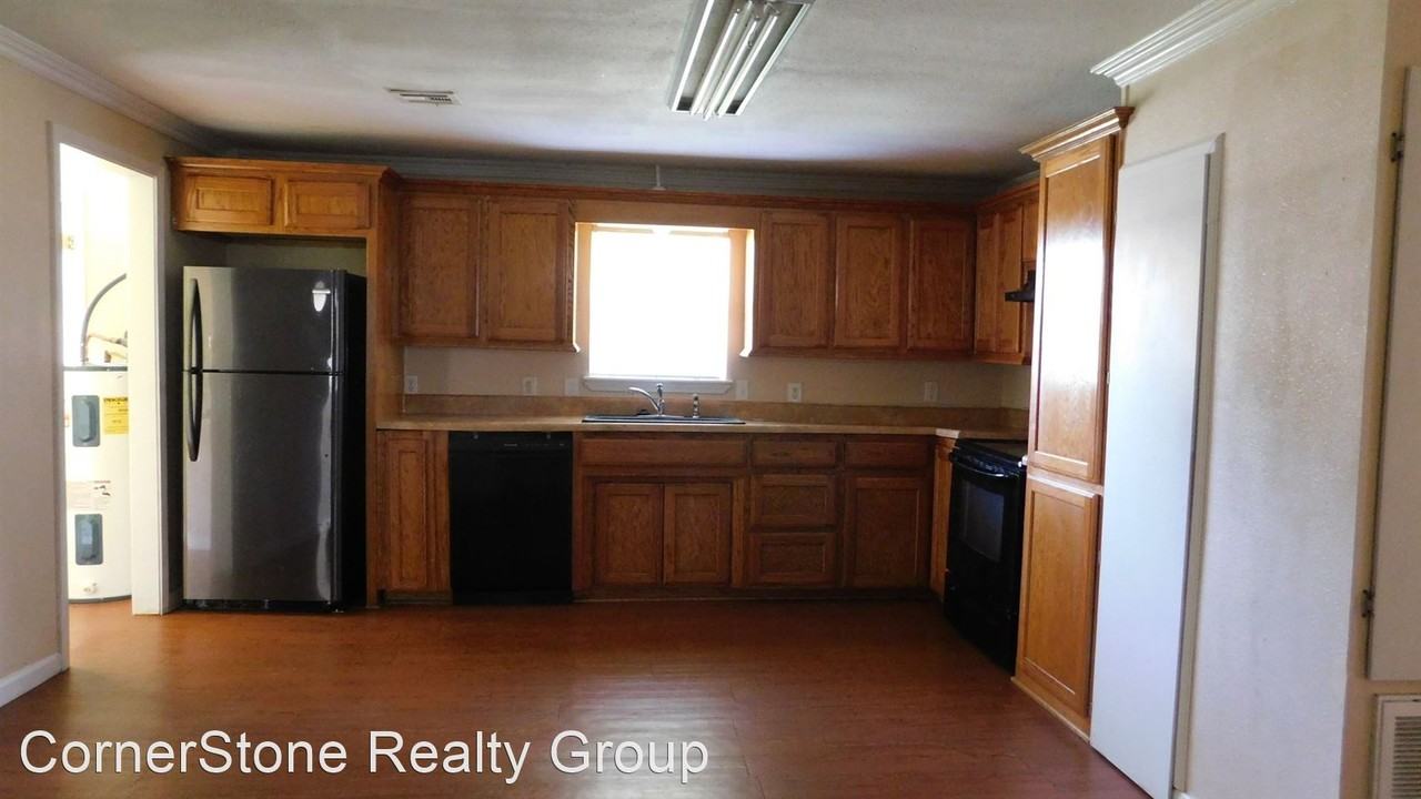 200 E Greenwood St - Photo 3 of 6