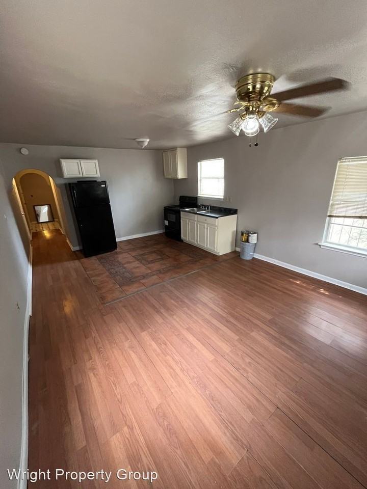 1717 Montezuma St - Photo 3 of 12