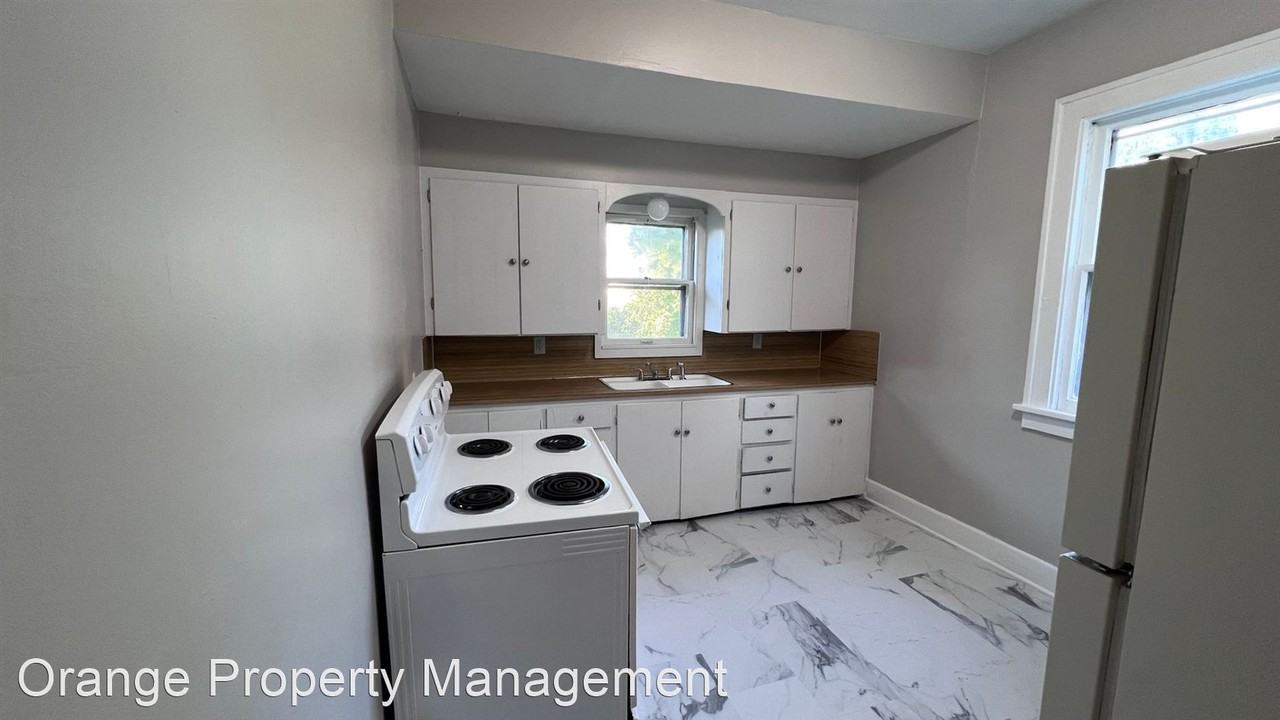 2568 Browne St - Photo 3 of 23