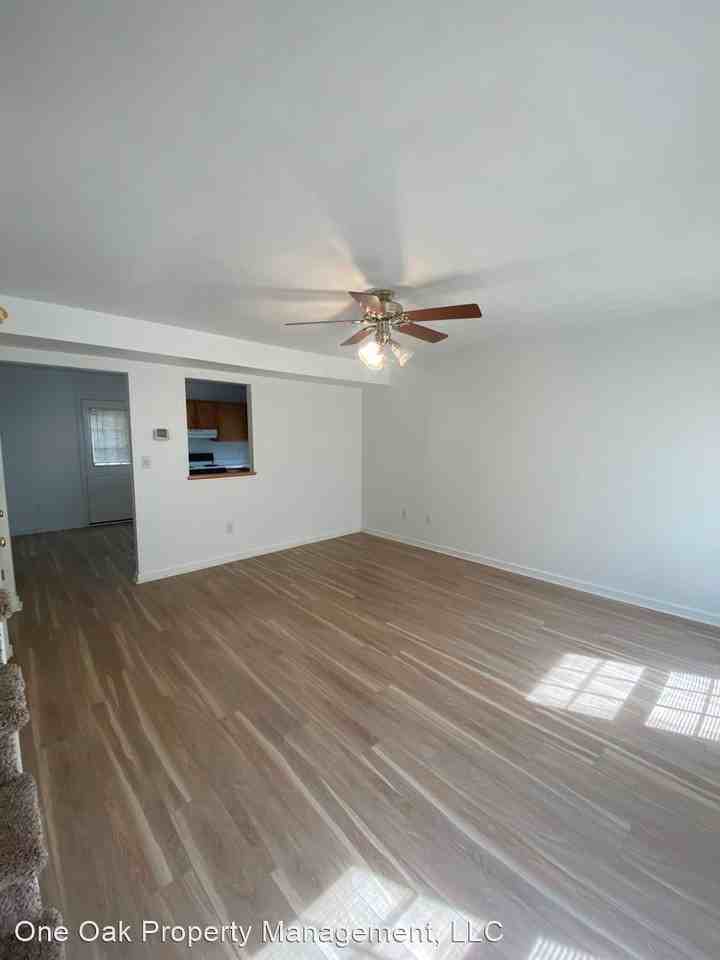 98 - 100 Lakehurst Dr - Photo 2 of 13