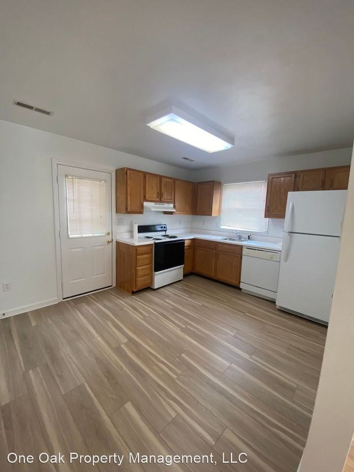 98 - 100 Lakehurst Dr - Photo 3 of 13