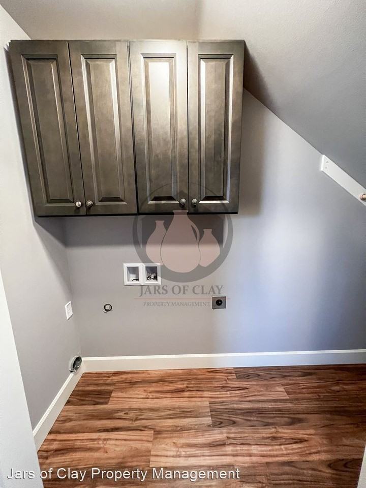 3681 Peter Ln Ne - Photo 3 of 19