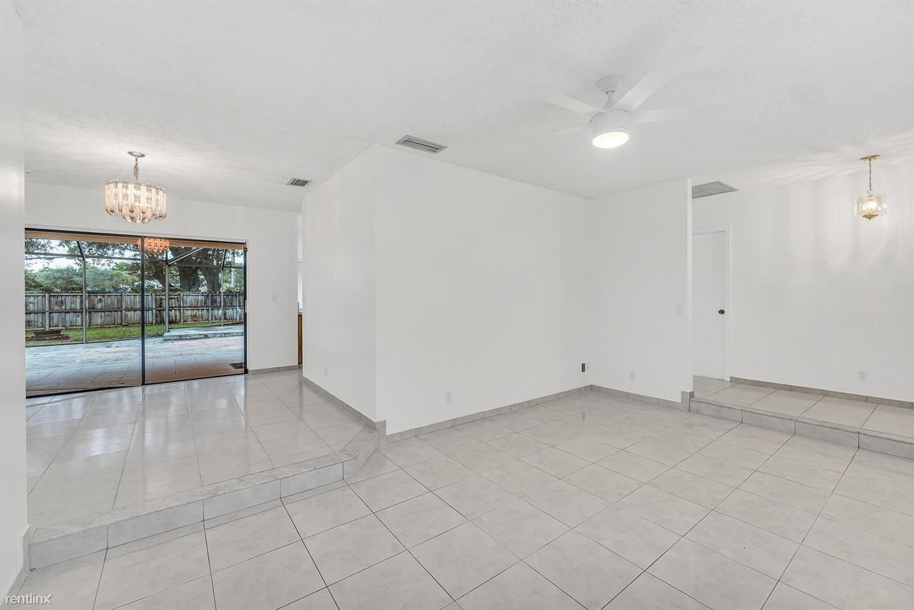 723 Nw 107th Ln - Photo 3 of 20