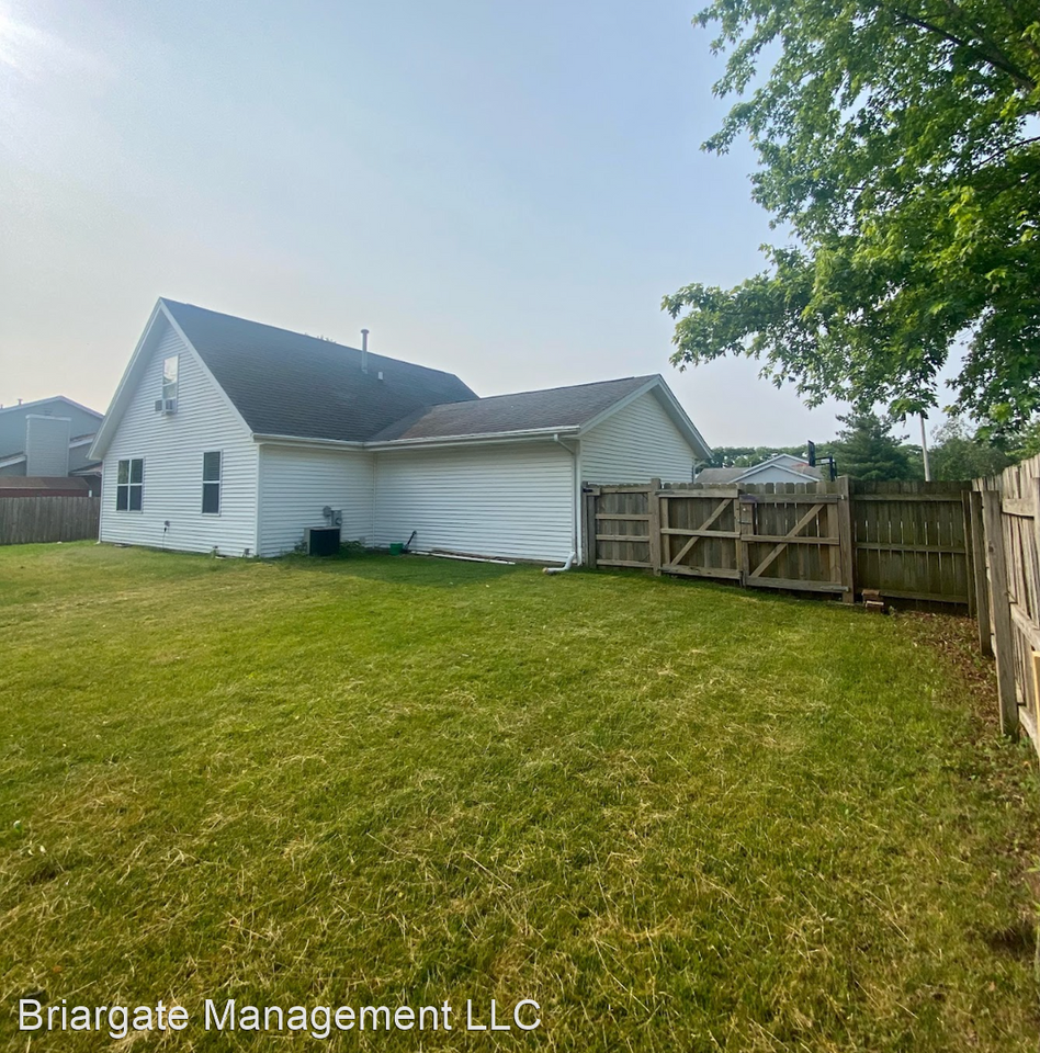 5785 Longest Dr - Photo 3 of 12