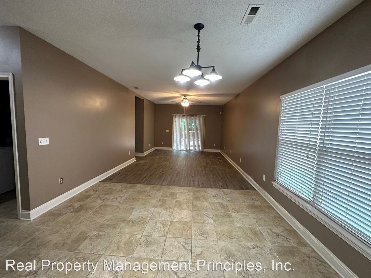 7705 Nw 122nd St - Photo 2 of 16