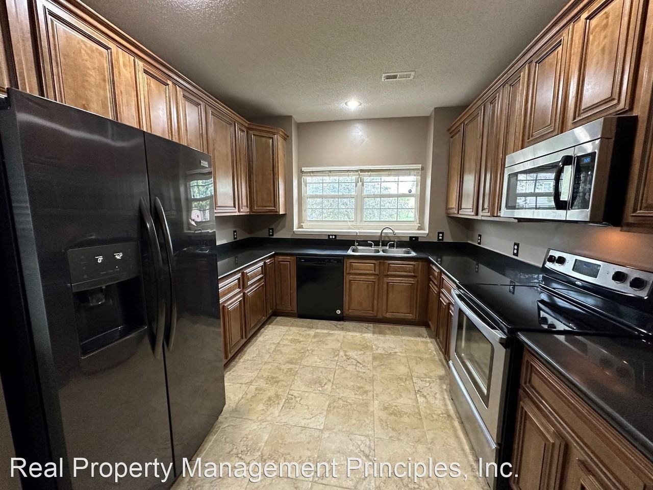 7705 Nw 122nd St - Photo 3 of 16