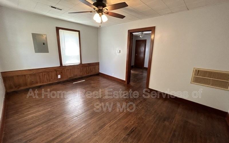 1019 S Weaver Ave - Photo 2 of 10