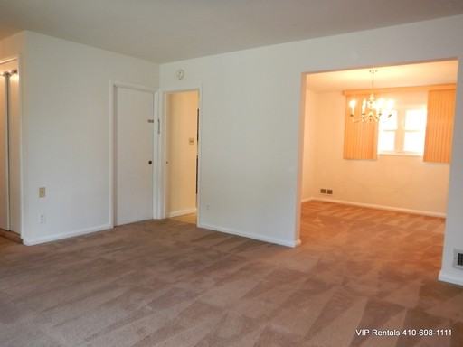 7111 Boxford Rd - Photo 3 of 10