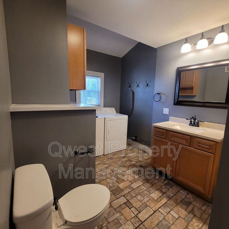 1123 2nd St Nw #1 - Photo 3 of 17