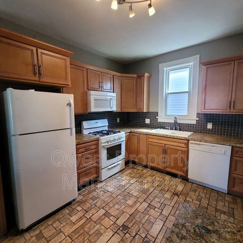 1123 2nd St Nw #1 - Photo 4 of 17