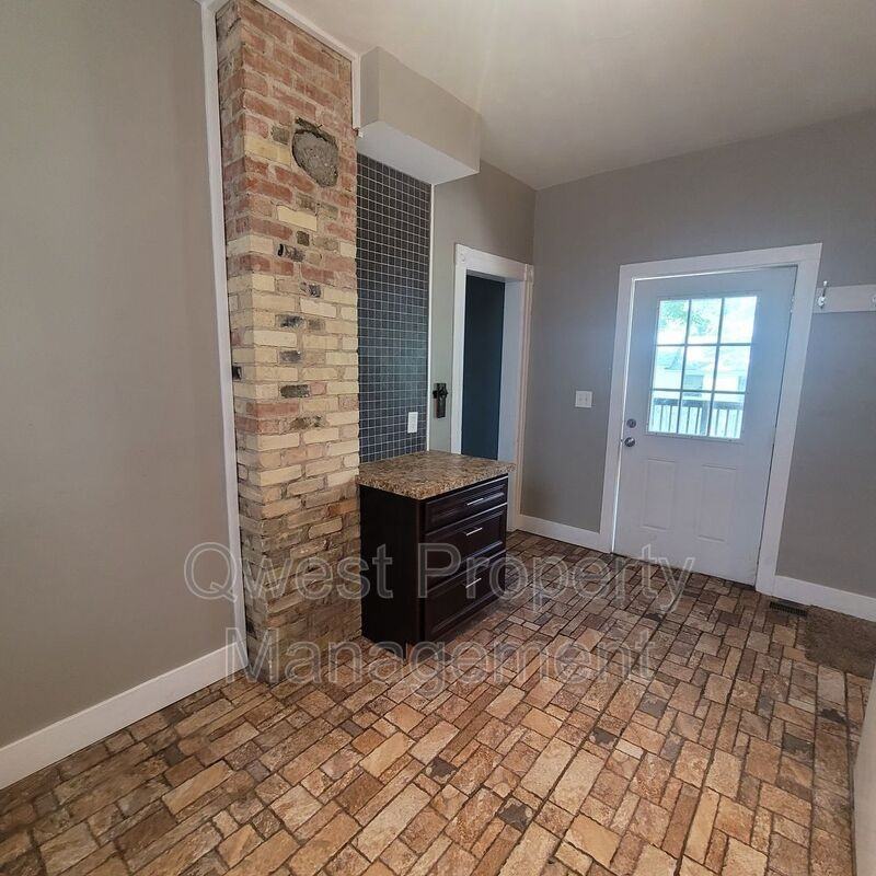 1123 2nd St Nw #1 - Photo 5 of 17