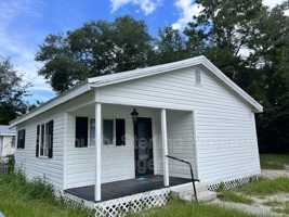featured image of 727 Se Dade St