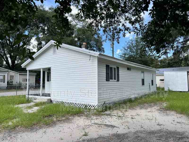 727 Se Dade St - Photo 2 of 22