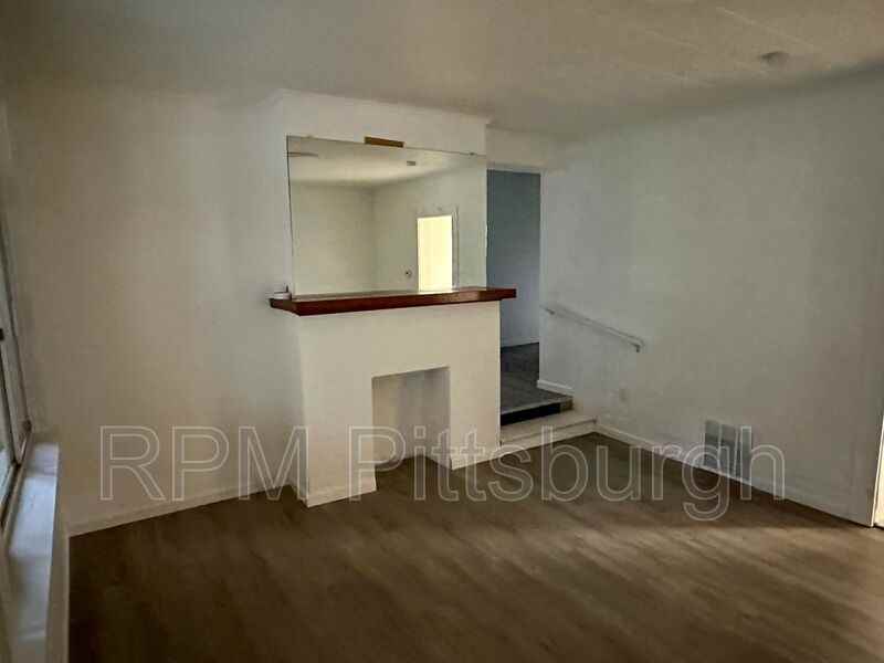 705 Cherokee St #1 - Photo 3 of 14