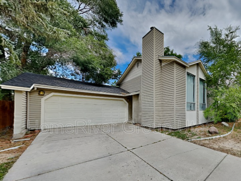 1733 E Kimsbrough Rd - Photo 2 of 31