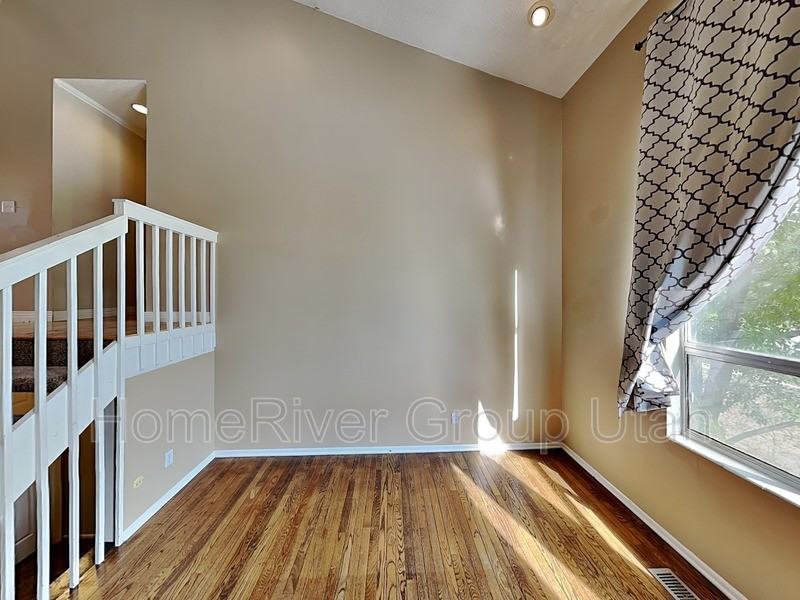 1733 E Kimsbrough Rd - Photo 6 of 31