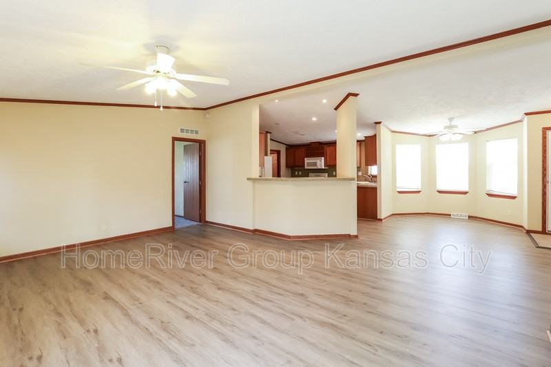 12300 N Pomona Ave - Photo 2 of 19