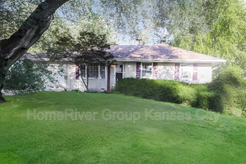 4221 S Union St - Photo 3 of 24