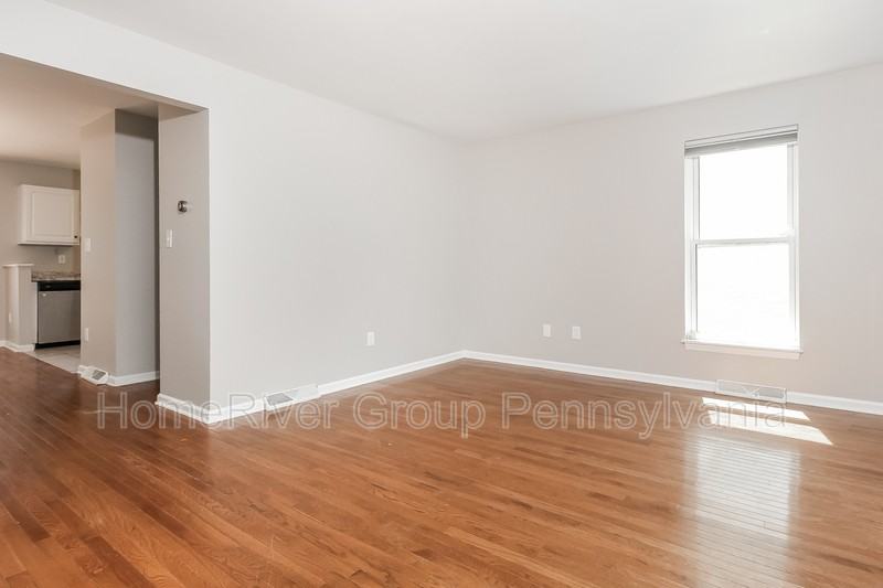 1706 Sandusky North St - Photo 2 of 17