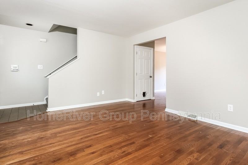 1706 Sandusky North St - Photo 3 of 17