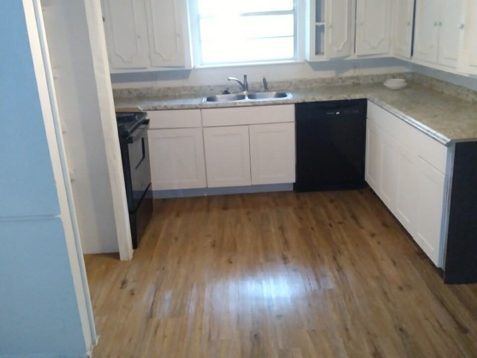 610 Park St - Photo 3 of 6