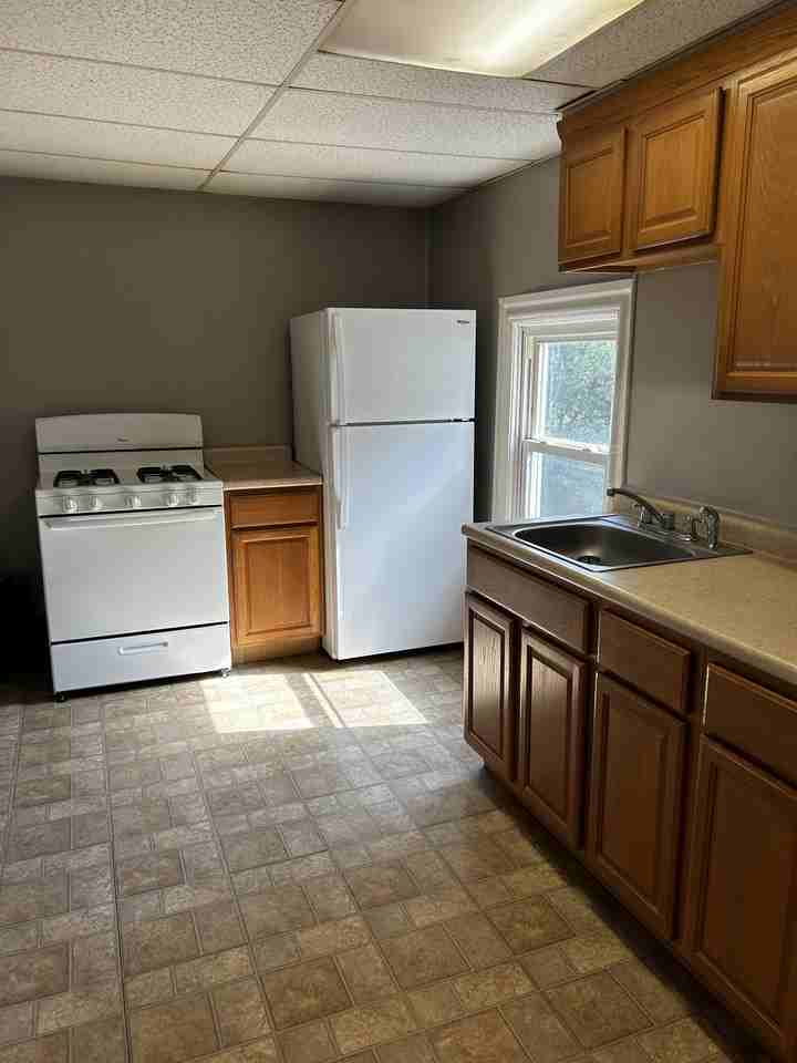 332 Winslow St - Photo 2 of 14