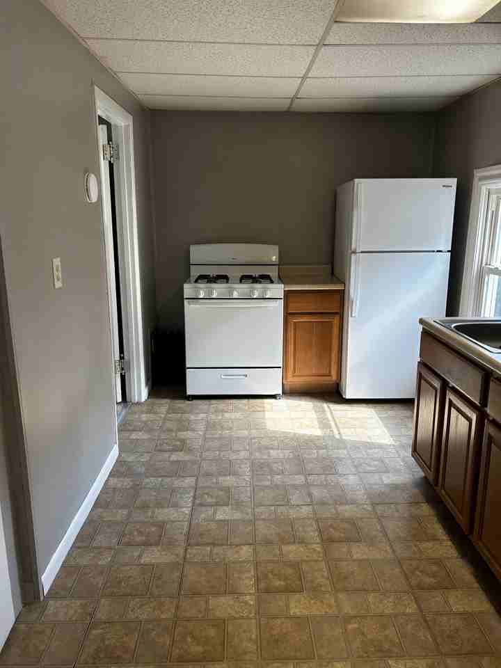 332 Winslow St - Photo 3 of 14