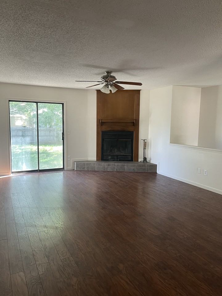 6211 W York St - Photo 2 of 8