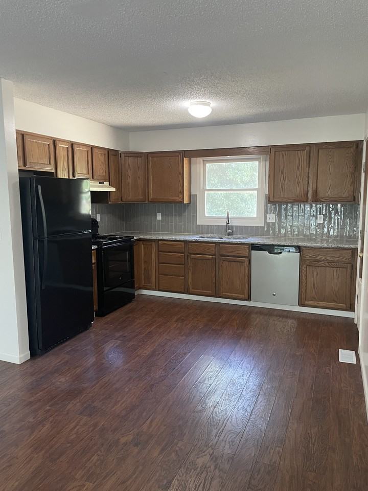 6211 W York St - Photo 3 of 8