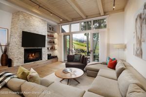 featured image of 810 N Ridge Ln #6