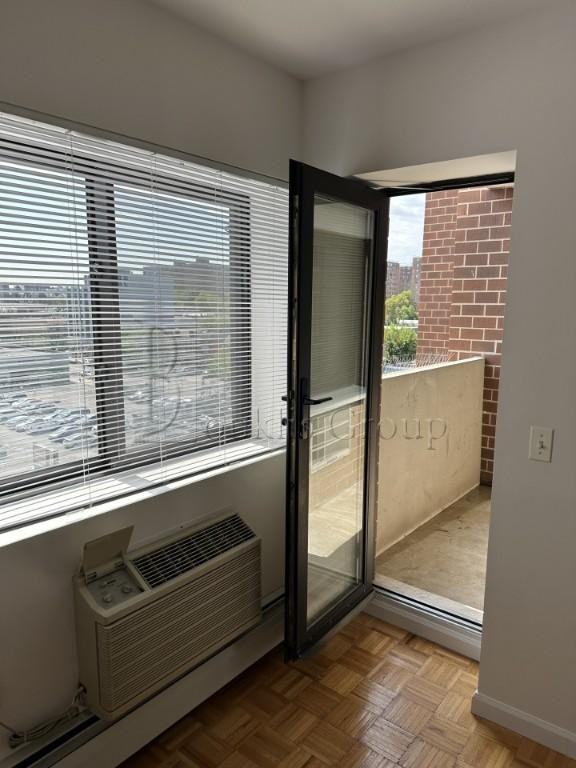 21st St #7C - Photo 2 of 7