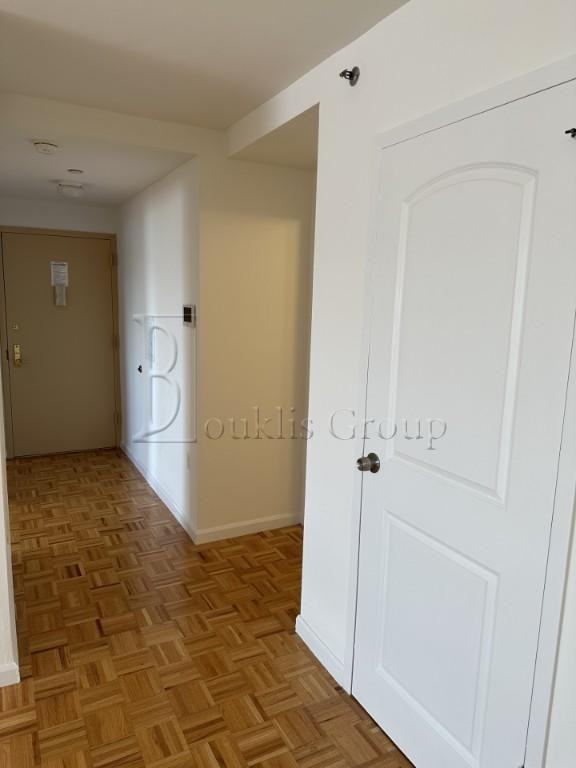 21st St #7C - Photo 3 of 7