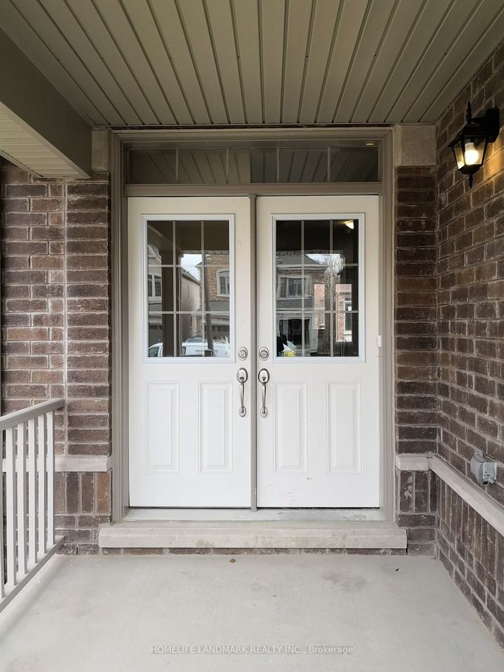 11 Sharonview Crescent - Photo 2 of 12