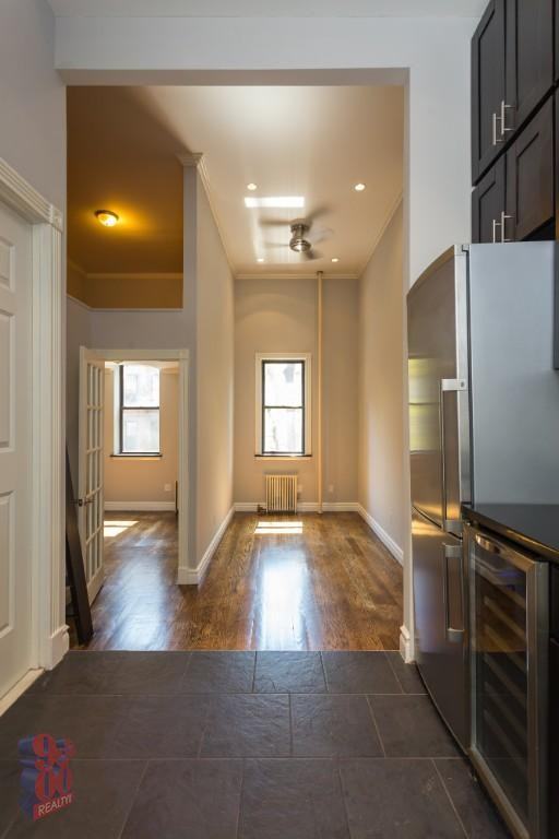 W 14th St #1B - Photo 5 of 8