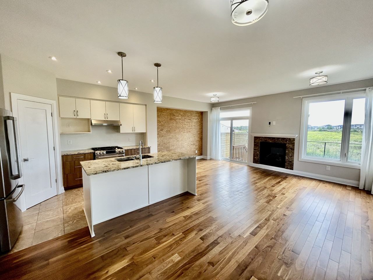 798 Carnelian Crescent - Photo 2 of 20