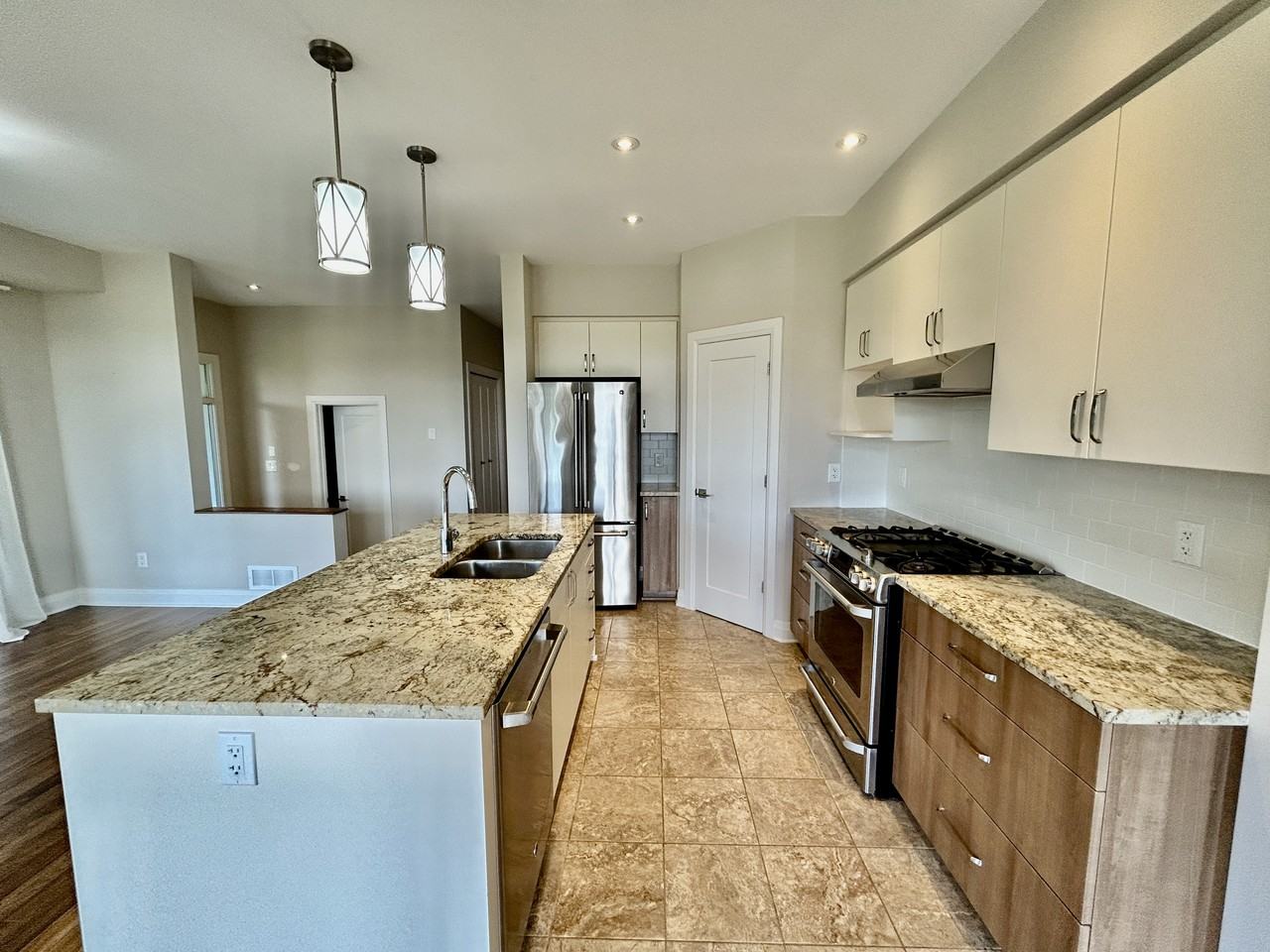 798 Carnelian Crescent - Photo 5 of 20