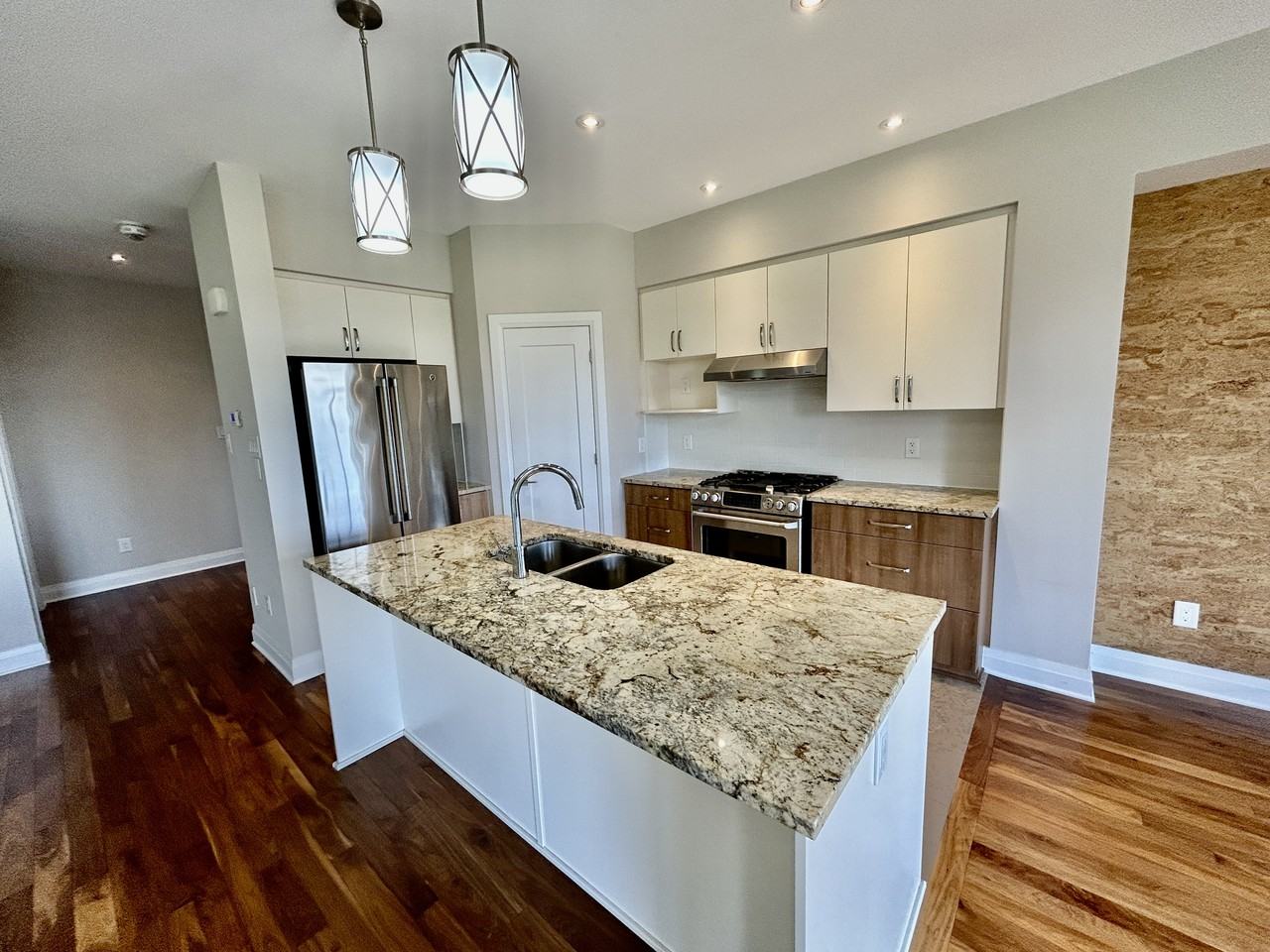 798 Carnelian Crescent - Photo 3 of 20